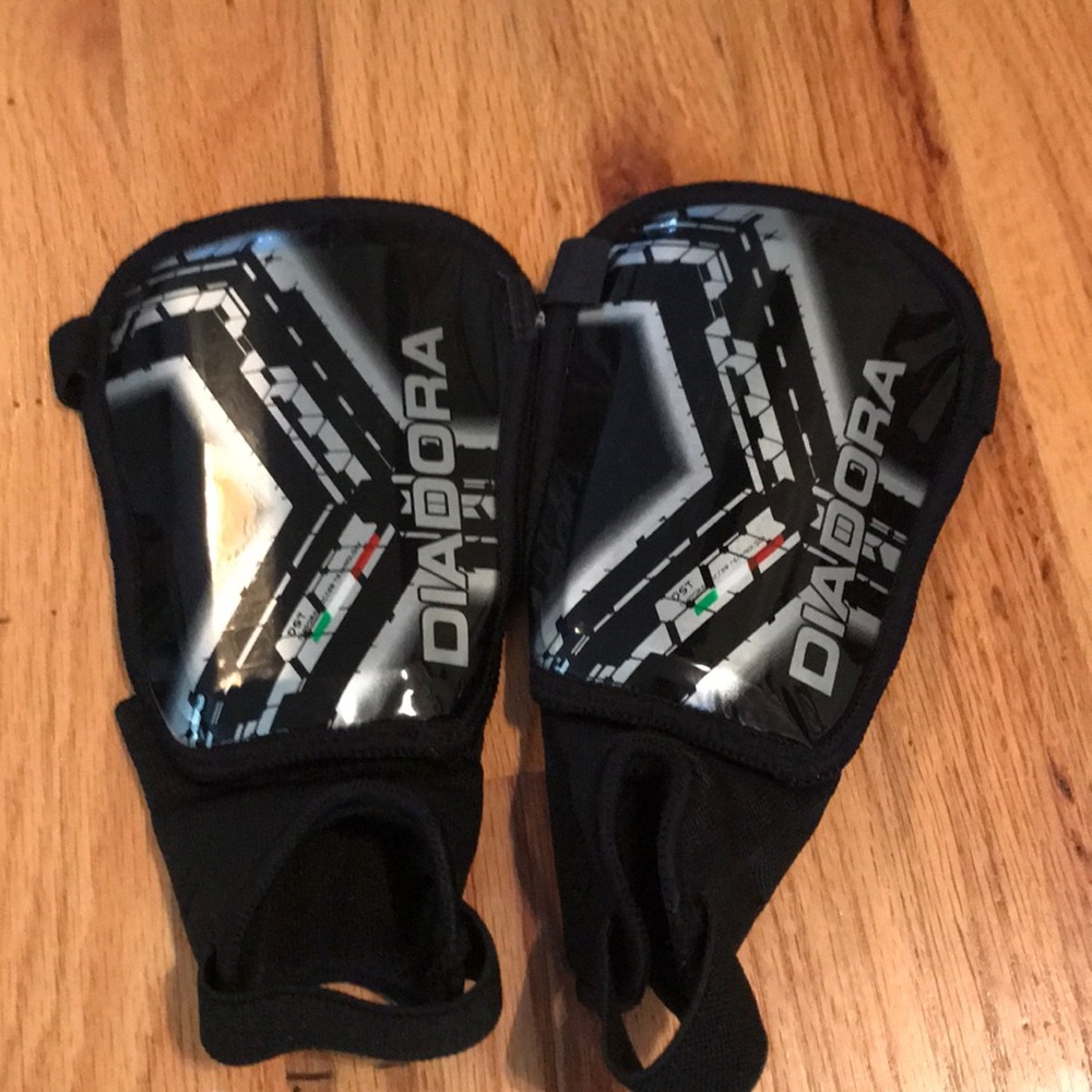 Boys. XXS Velcro back shin guards